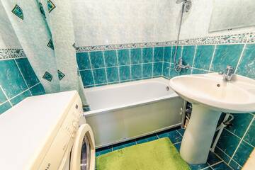 Фото Апартаменты Apartments on Revolyutsiya 3room г. Уральск 5
