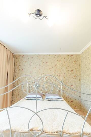 Фото Апартаменты Apartments on Revolyutsiya 3room г. Уральск 2