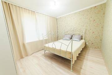 Фото Апартаменты Apartments on Revolyutsiya 3room г. Уральск 3