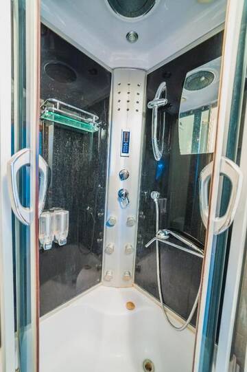 Фото номера Апартаменты с 2 спальнями Апартаменты Apartments on City Center г. Уральск 32